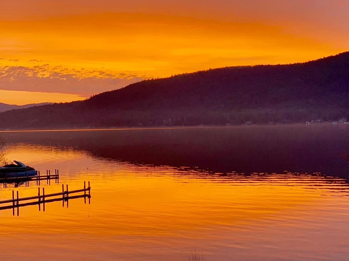 The Sundowner On Lake George Luaran gambar